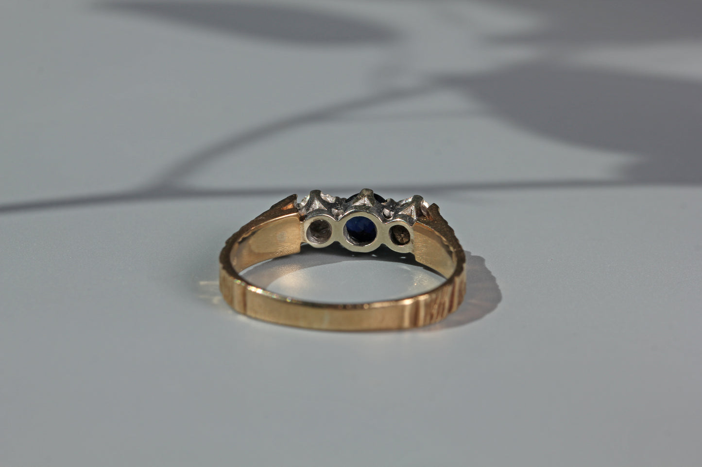 Vintage diamond and sapphire trilogy ring, in 9 carat gold
