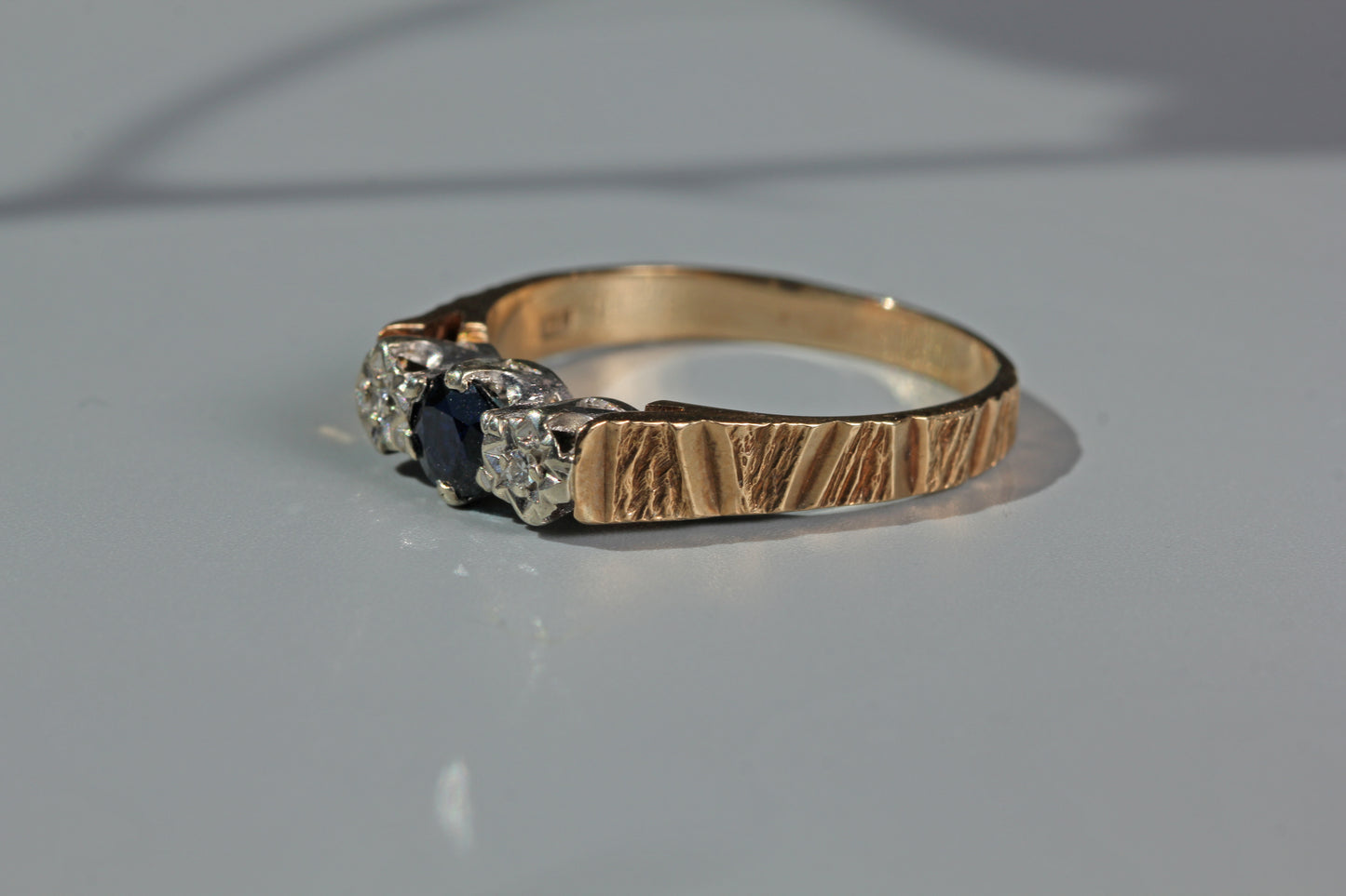Vintage diamond and sapphire trilogy ring, in 9 carat gold