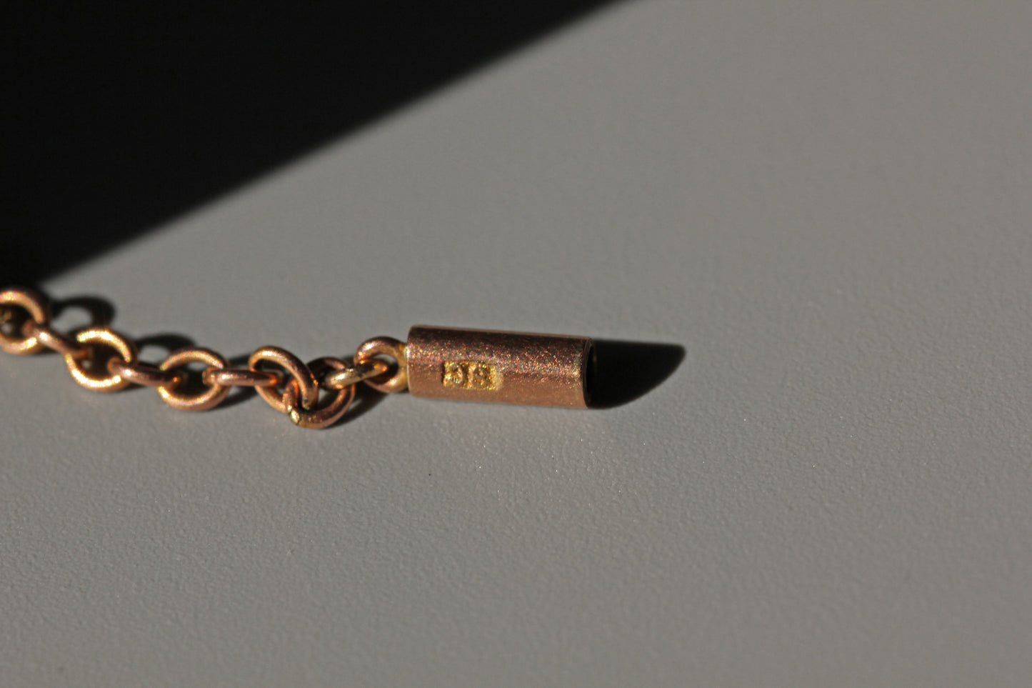 Antique victorian cable chain with barrel clasp, in 9 carat gold