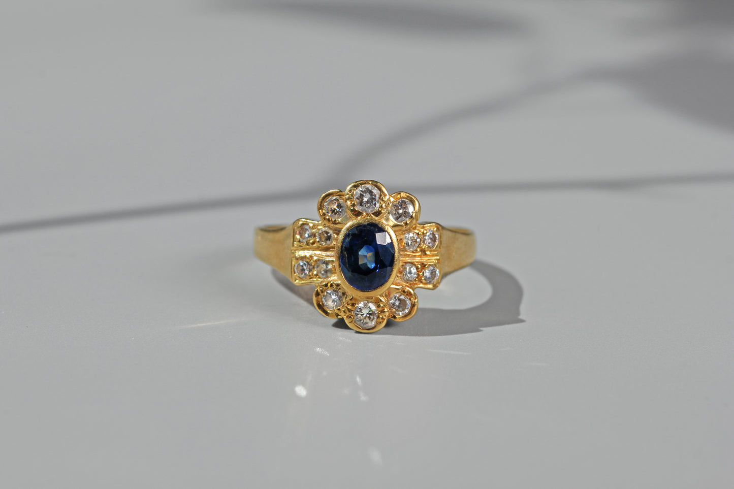 Vintage sapphire and diamond cluster ring, in 18ct gold