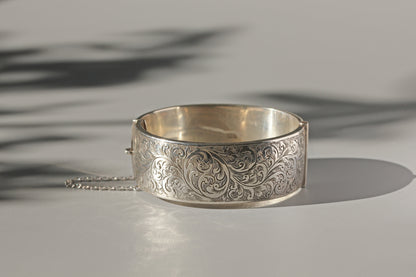 Vintage floral etched wide chunky cuff bangle, in sterling silver from the 1960s
