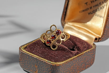 Vintage garnet trilogy ring with panel detail