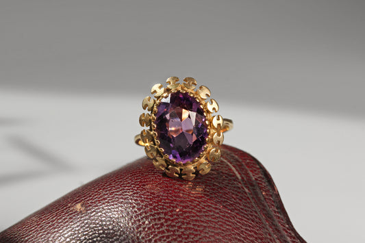 Vintage amethyst solitaire ring in 9ct gold