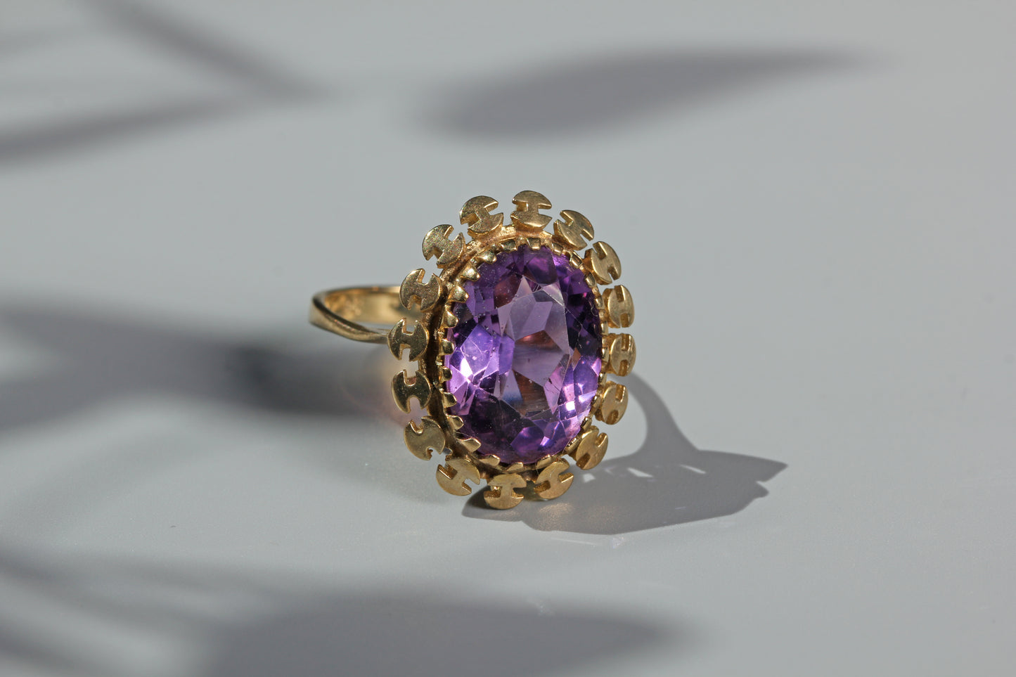 vintage gold ring side view