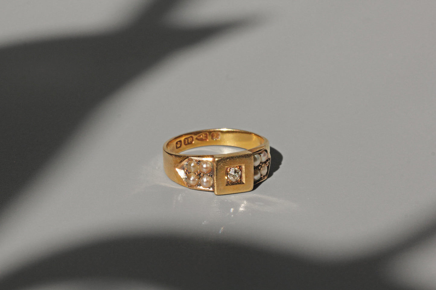 Antique victorian old cut diamond and pearl band ring, in 18 carat gold