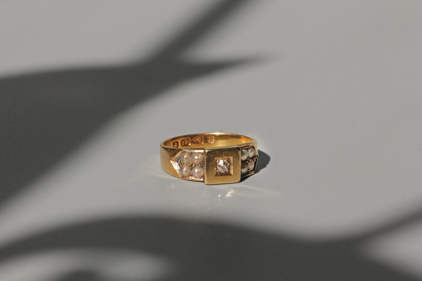 Antique victorian old cut diamond and pearl band ring, in 18 carat gold