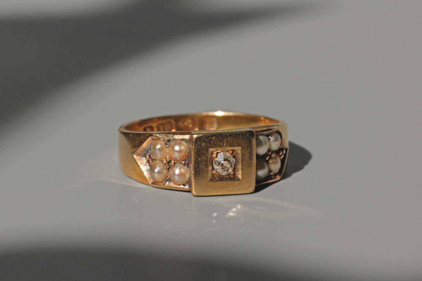Antique victorian old cut diamond and pearl band ring, in 18 carat gold