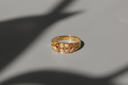 Antique victorian pearl diamond and ruby ring, in 15 carat gold