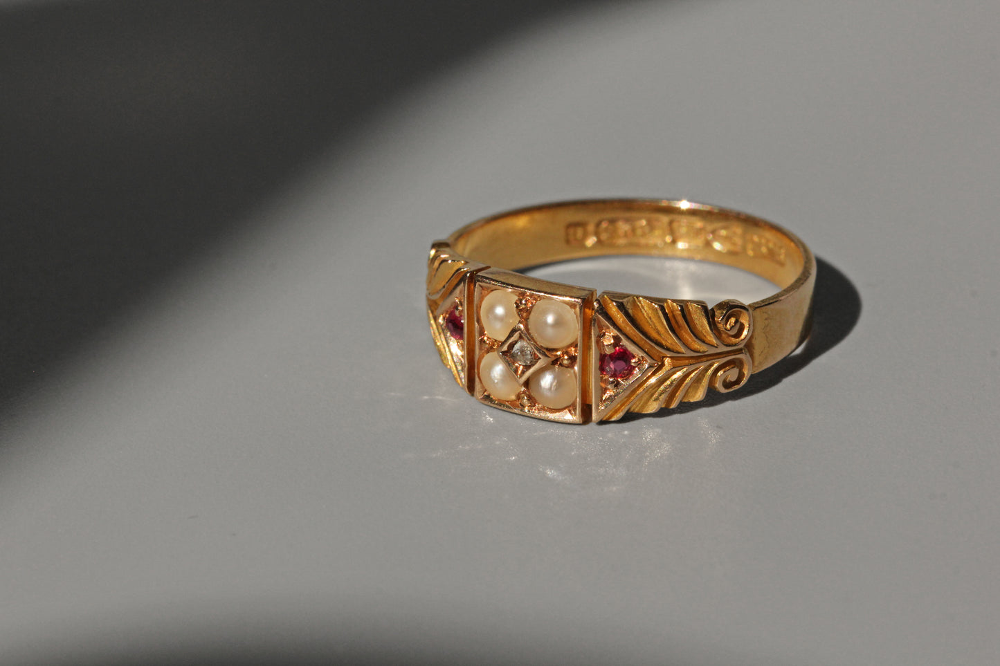 Antique victorian pearl diamond and ruby ring, in 15 carat gold