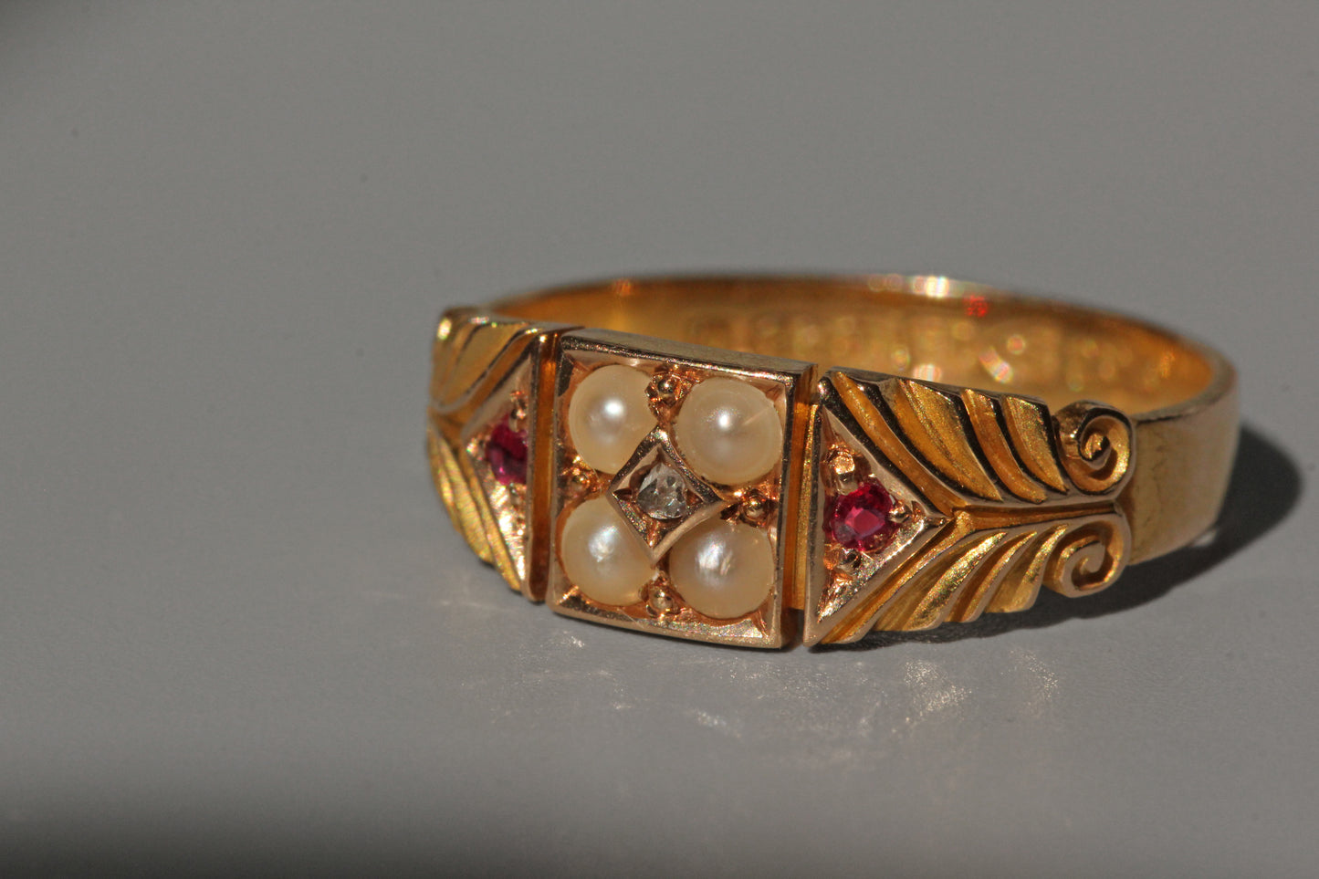 Antique victorian pearl diamond and ruby ring, in 15 carat gold
