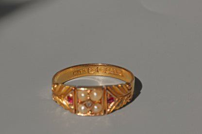 Antique victorian pearl diamond and ruby ring, in 15 carat gold