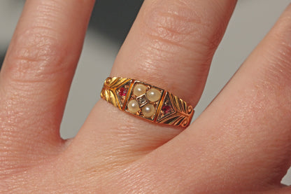 Antique victorian pearl diamond and ruby ring, in 15 carat gold