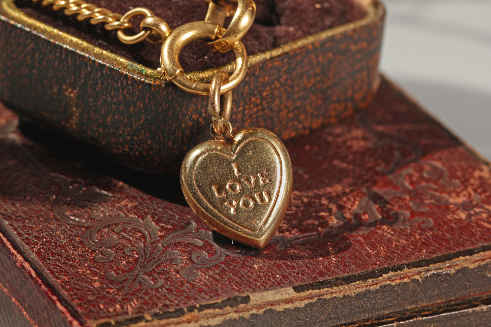 Vintage I love you heart charm in 9 carat gold
