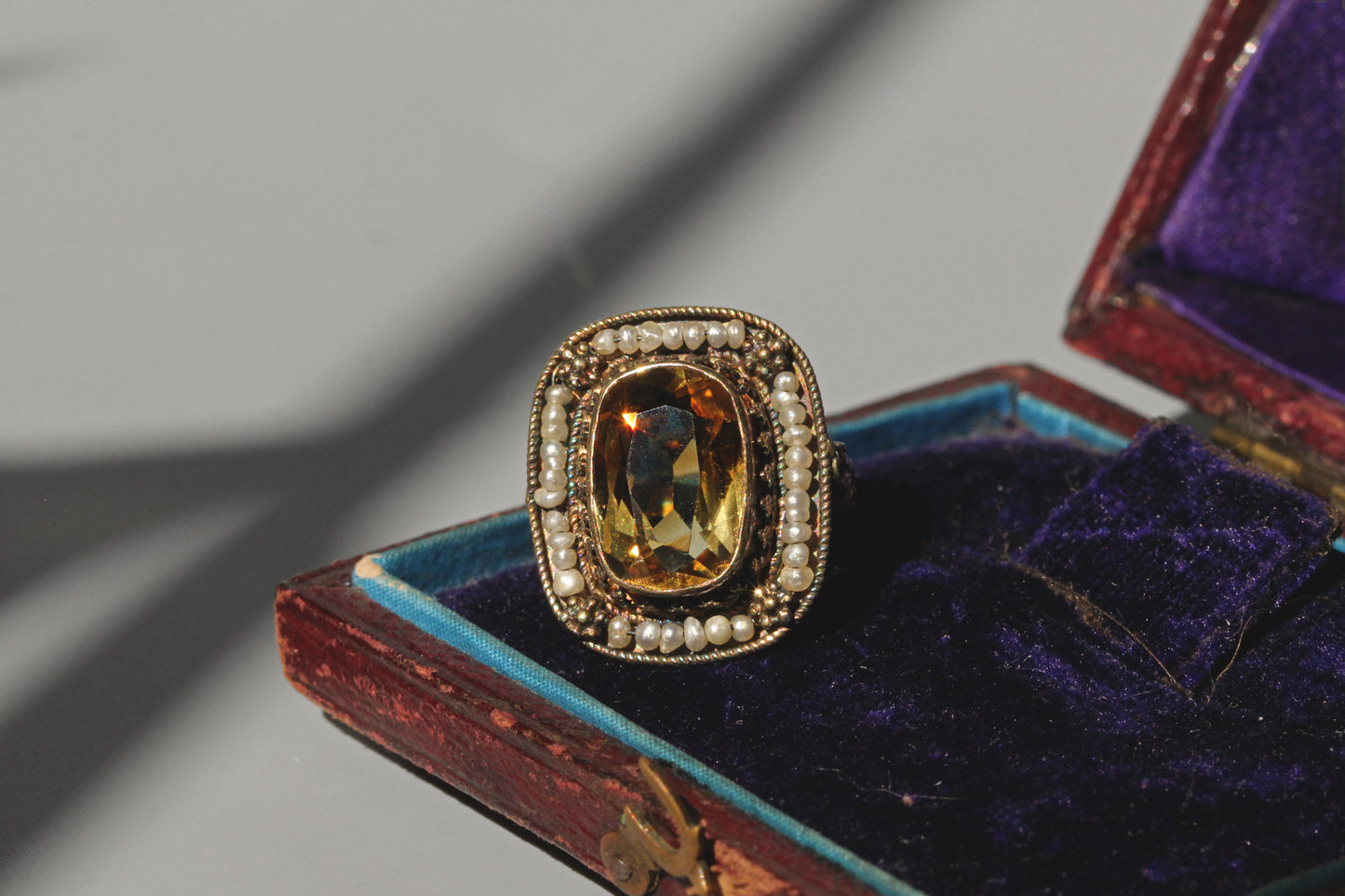 Antique georgian citrine and seed pearl ring, in 9 carat gold