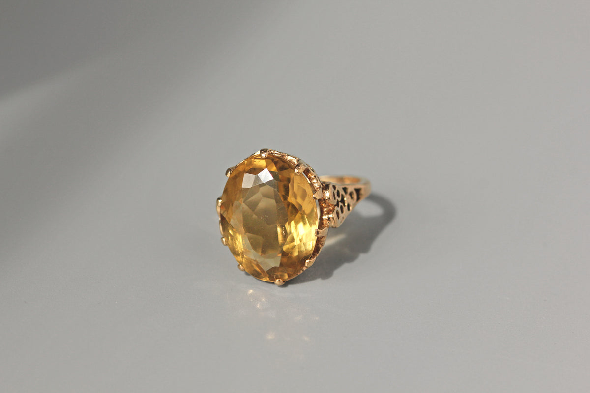 Vintage citrine solitaire ring, in 9 carat gold