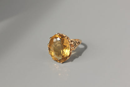 Vintage citrine solitaire ring, in 9 carat gold