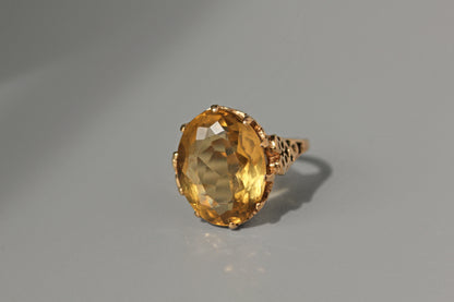 Vintage citrine solitaire ring, in 9 carat gold
