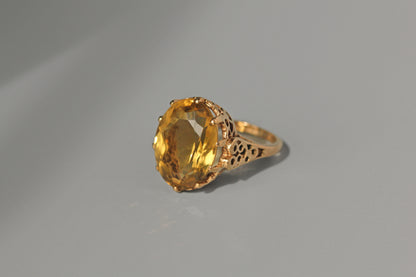 Vintage citrine solitaire ring, in 9 carat gold