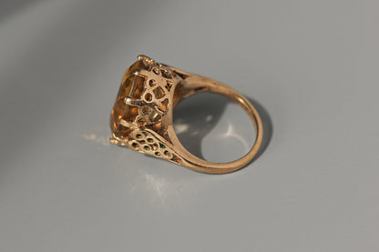 Vintage citrine solitaire ring, in 9 carat gold