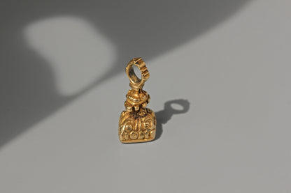 Antique victorian carnelian seal fob, in 9 carat gold