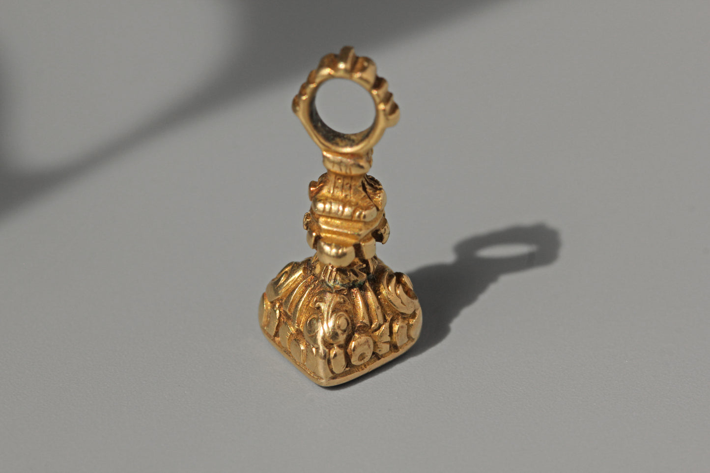 Antique victorian carnelian seal fob, in 9 carat gold