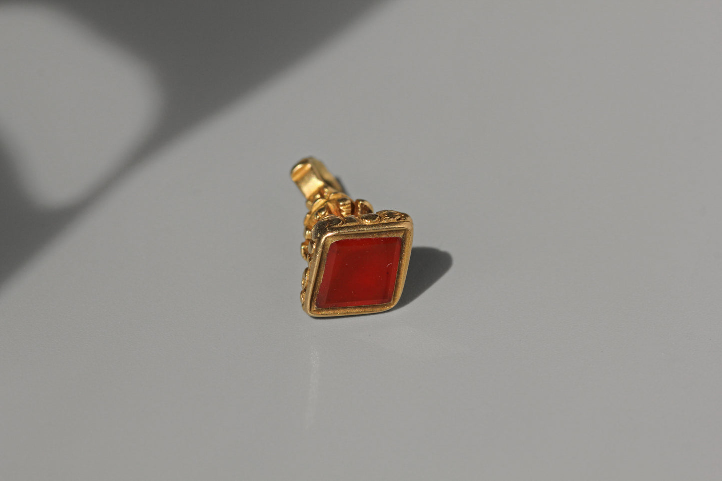 Antique victorian carnelian seal fob, in 9 carat gold