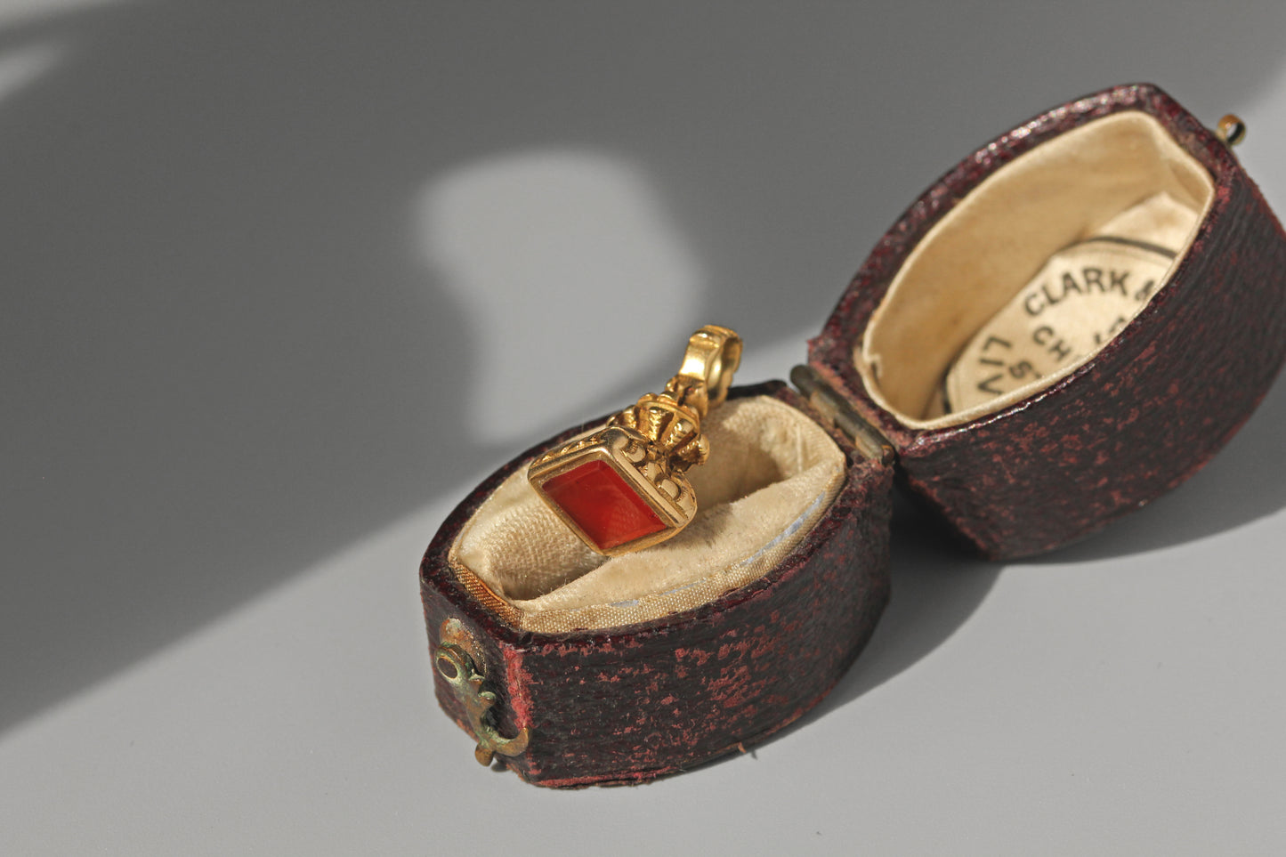 Antique victorian carnelian seal fob, in 9 carat gold