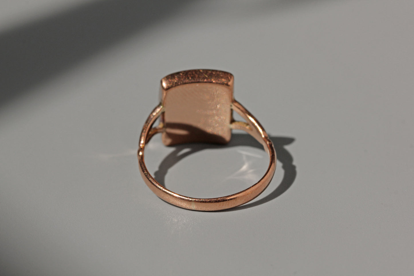 Antique edwardian onyx lyre ring, in 9 carat rose gold