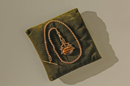 Vintage spinning fob with tigers eye and onyx in 9 carat gold