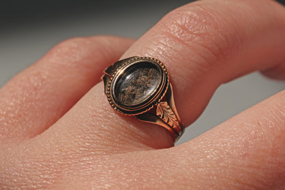 Antique edwardian hairwork mourning ring, in 9 carat gold