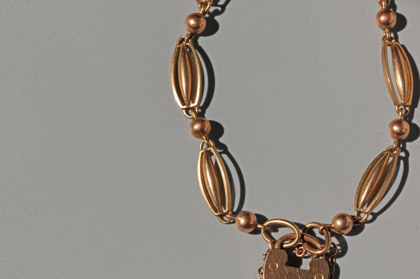 Antique victorian fancy link bracelet with heart padlock, in 9 carat gold