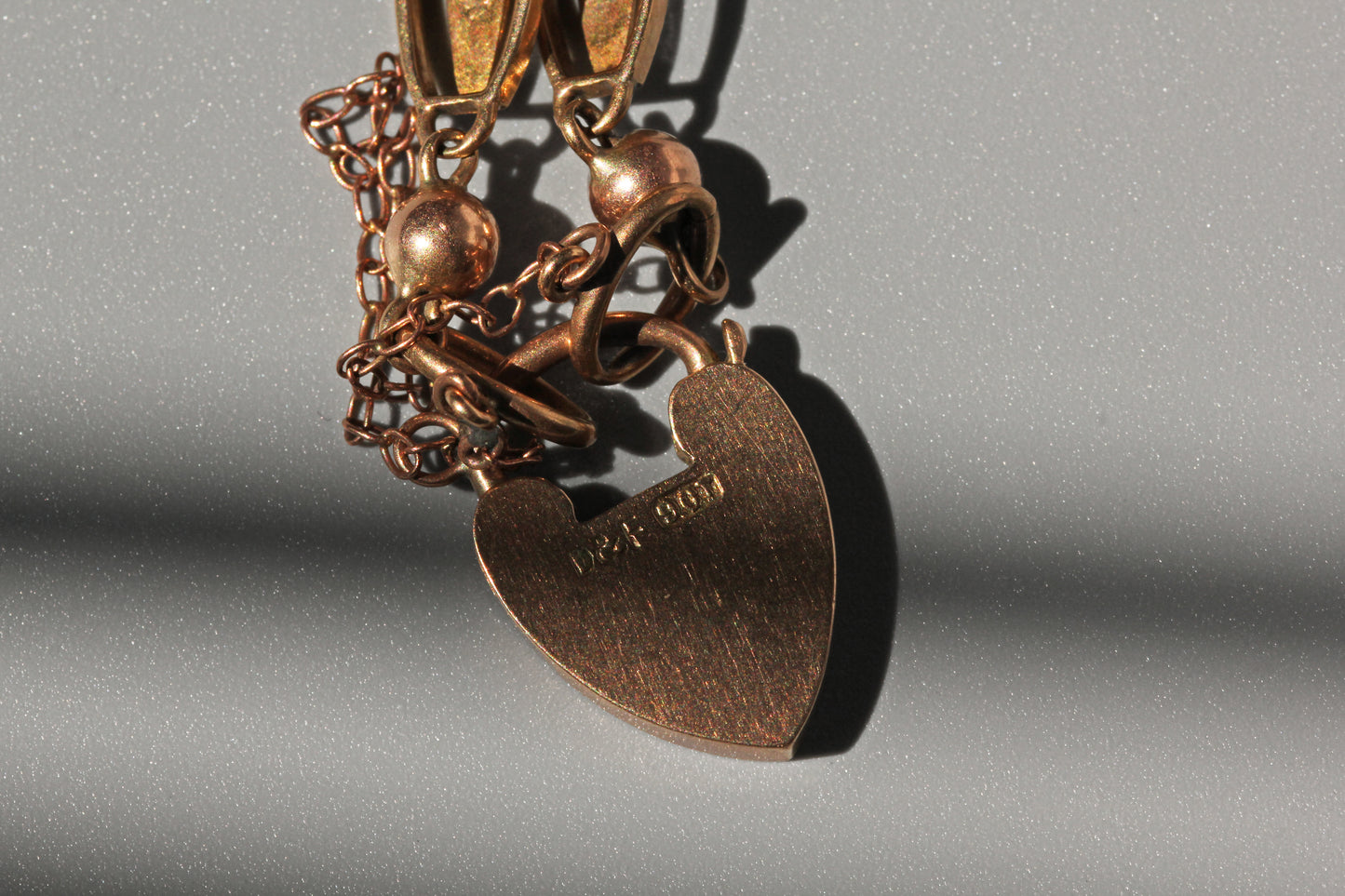 Antique victorian fancy link bracelet with heart padlock, in 9 carat gold