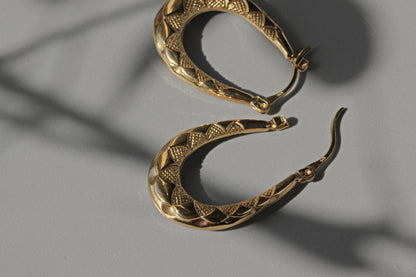 Vintage creole hoop earrings, in 9 carat gold