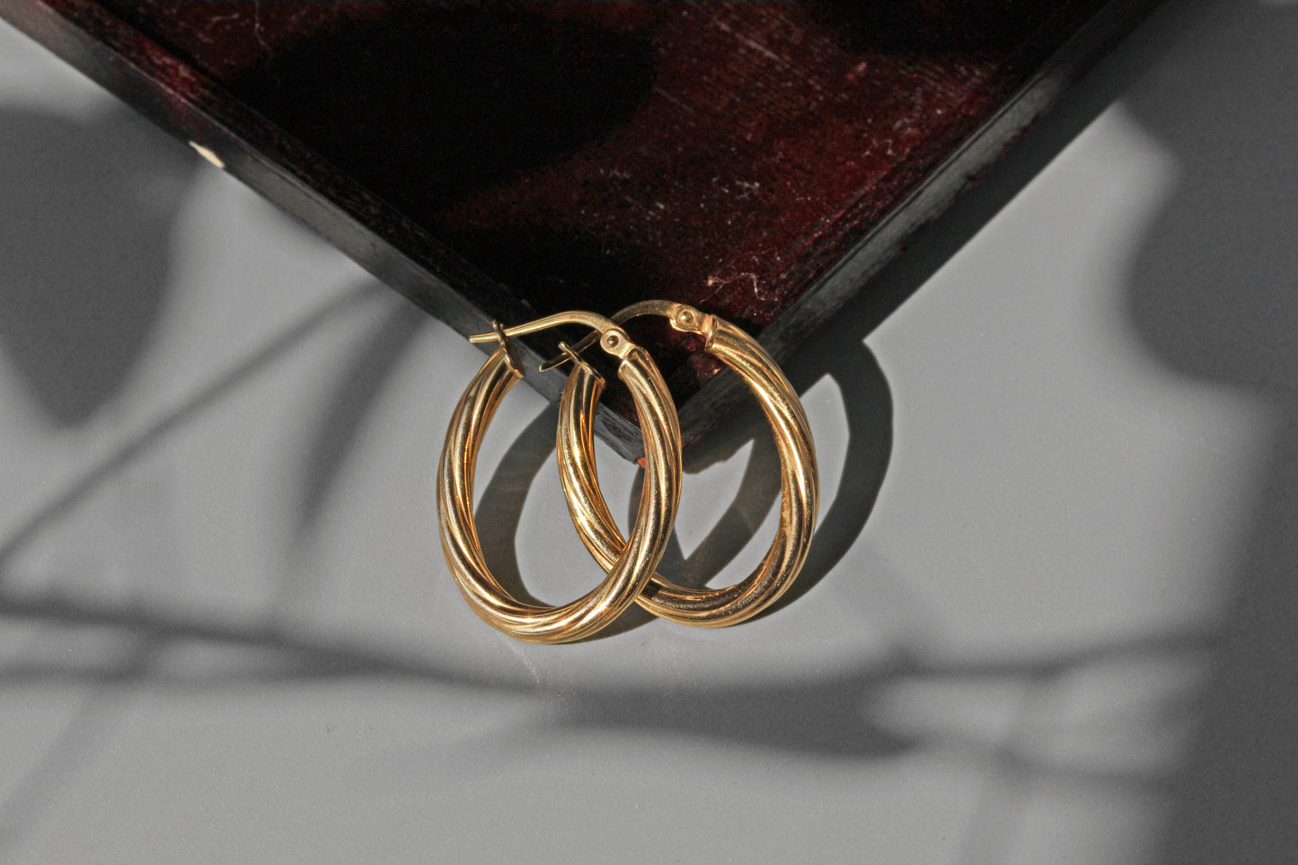 Vintage twist hoop earrings, in 9 carat gold