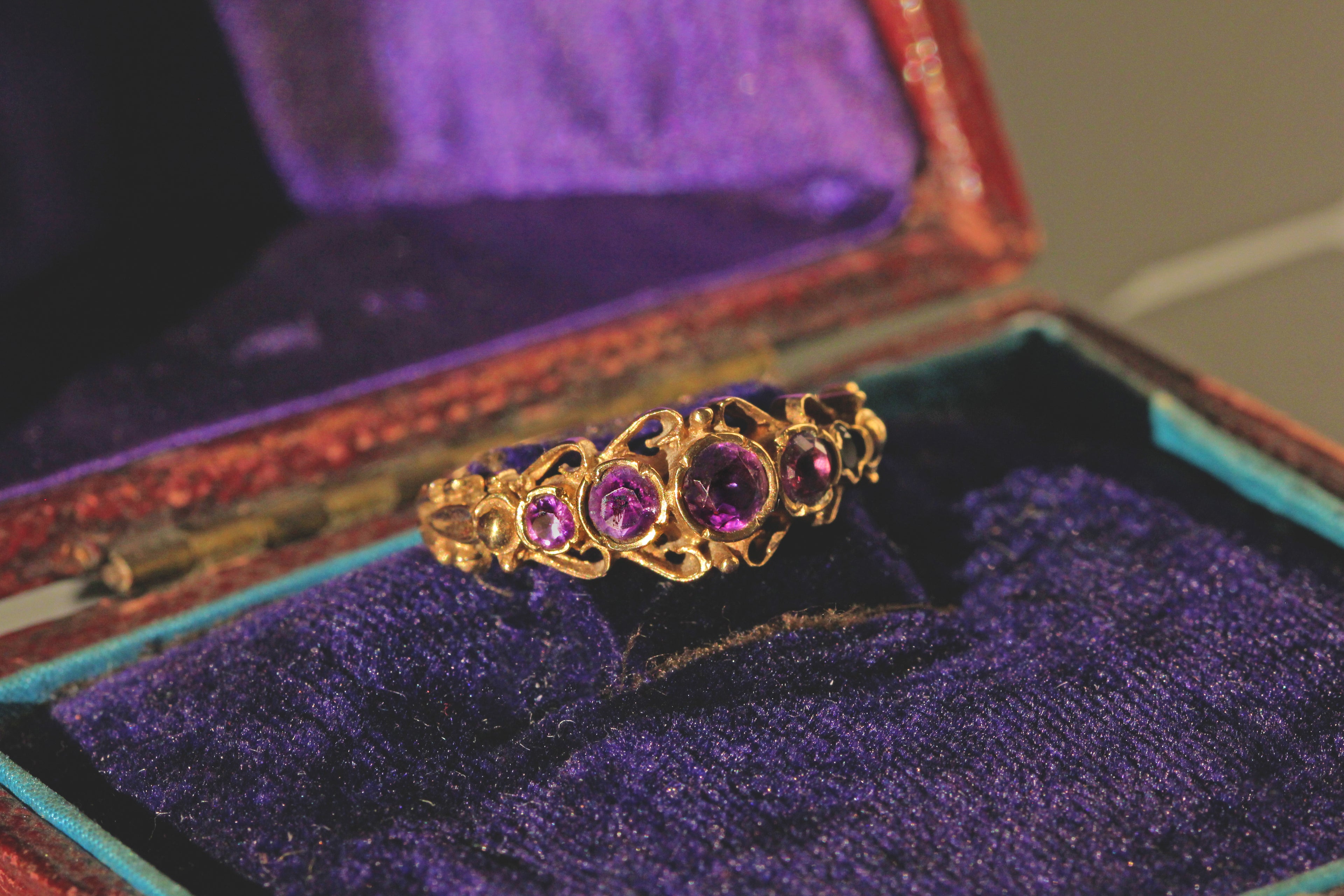 vintage amethyst ring in 9 carat gold