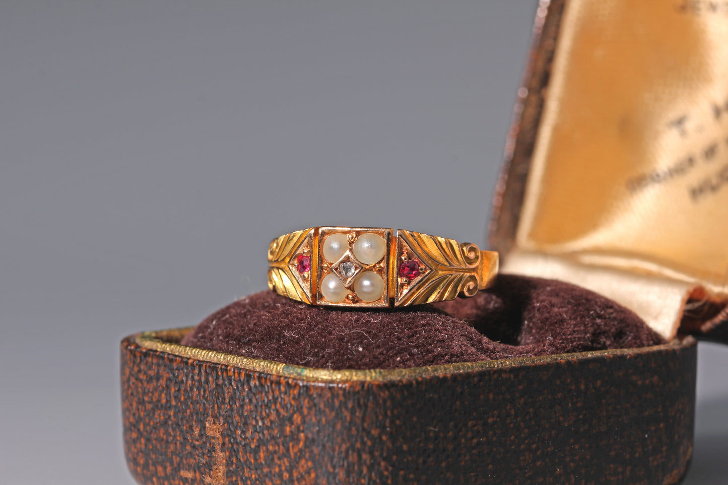 Antique victorian pearl diamond and ruby ring, in 15 carat gold