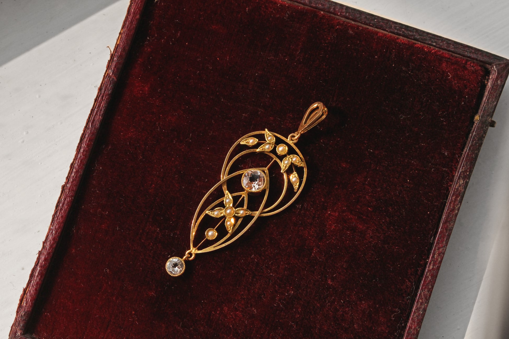 Antique Art Nouveau zircon and seed pearl lavaliere pendant in 9 carat gold in antique jewellery box