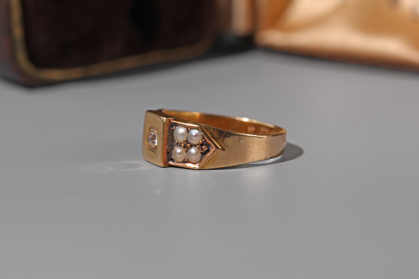 Antique victorian old cut diamond and pearl ring, in 18 carat gold