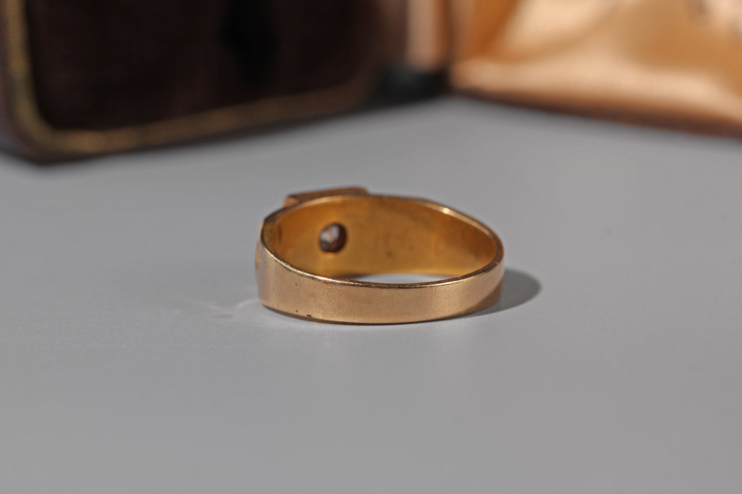 Antique victorian old cut diamond and pearl ring, in 18 carat gold