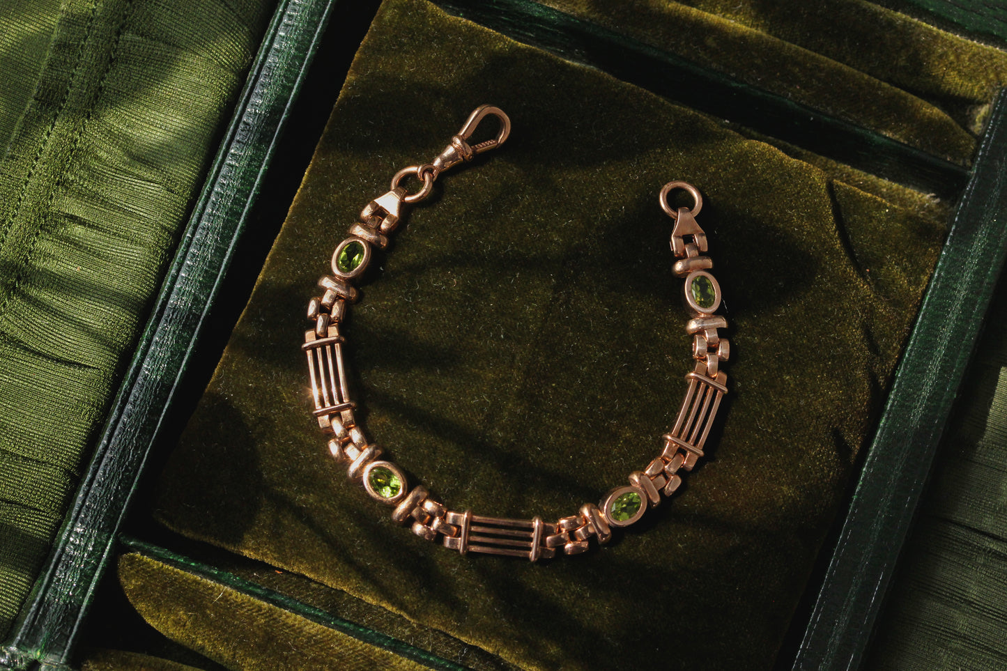 Vintage fancy link albert chain peridot bracelet, in 9 carat gold