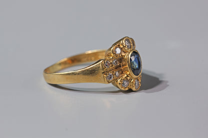 Vintage sapphire and diamond cluster ring, in 18ct gold
