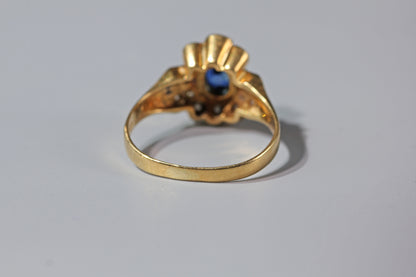 Vintage sapphire and diamond cluster ring, in 18ct gold