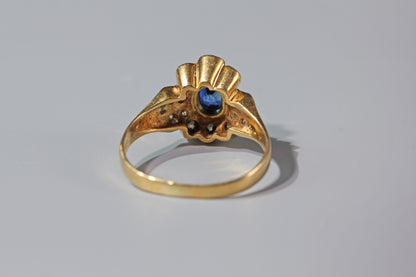 Vintage sapphire and diamond cluster ring, in 18ct gold