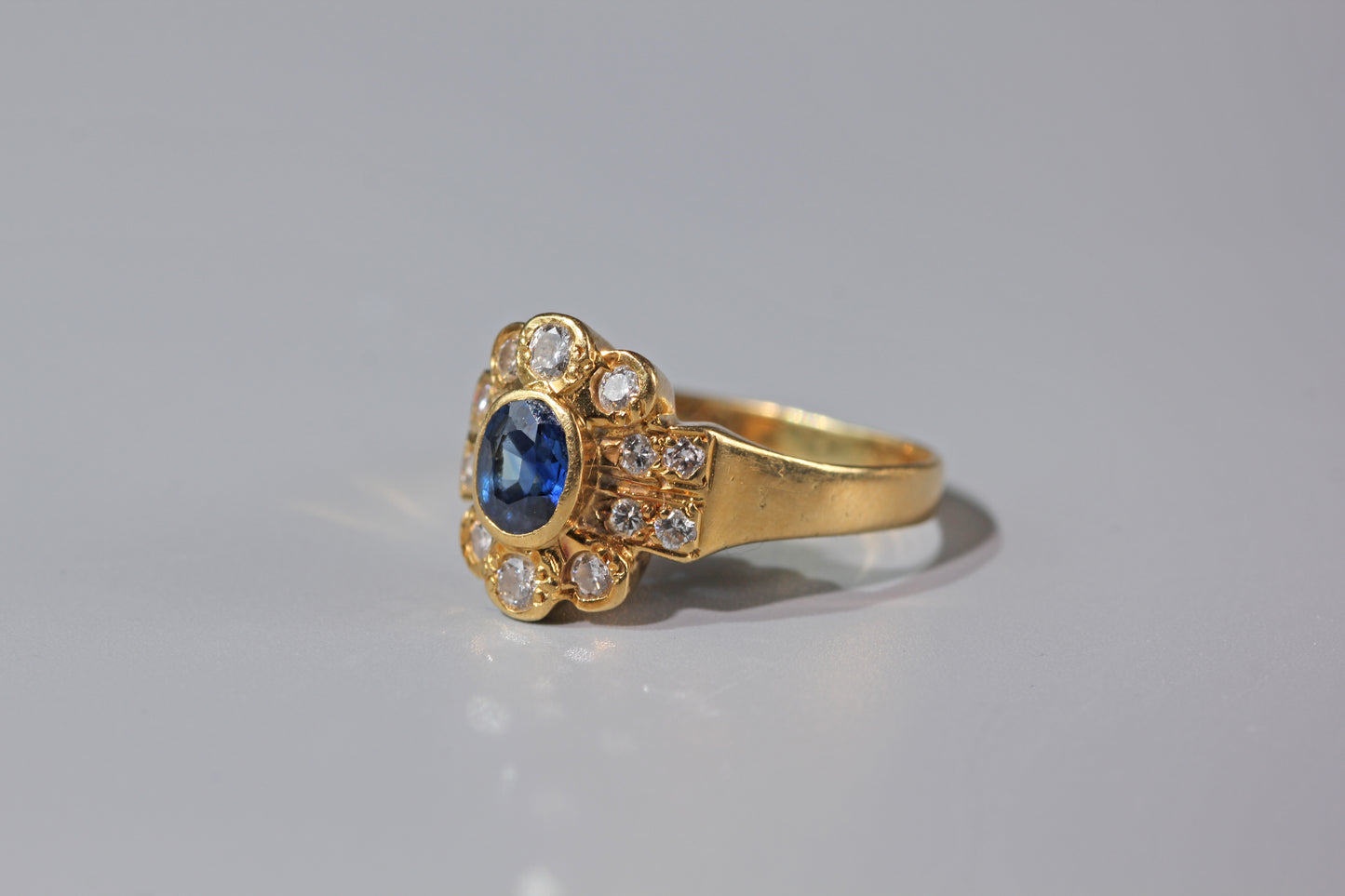 Vintage sapphire and diamond cluster ring, in 18ct gold