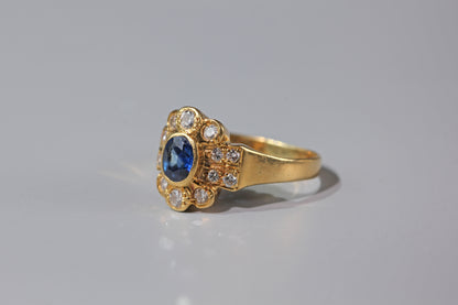 Vintage sapphire and diamond cluster ring, in 18ct gold