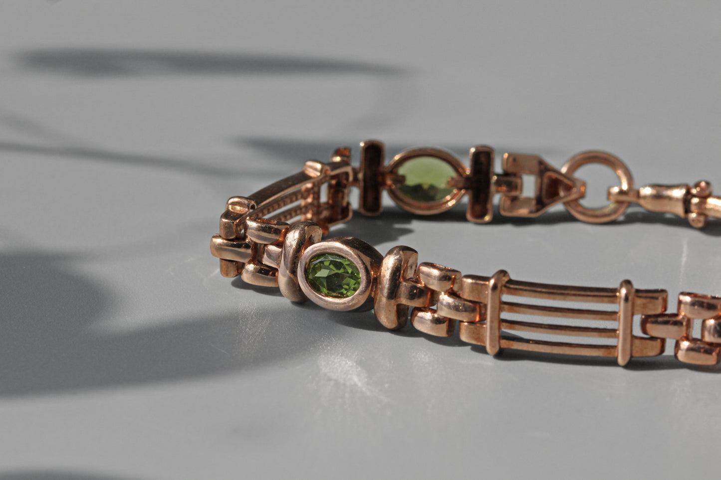 Vintage fancy link albert chain peridot bracelet, in 9 carat gold