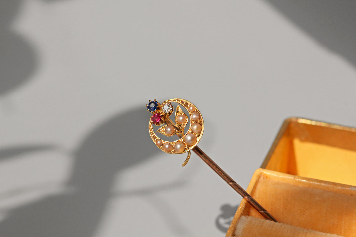 Antique Victorian trefoil crescent moon pin in 18 carat gold