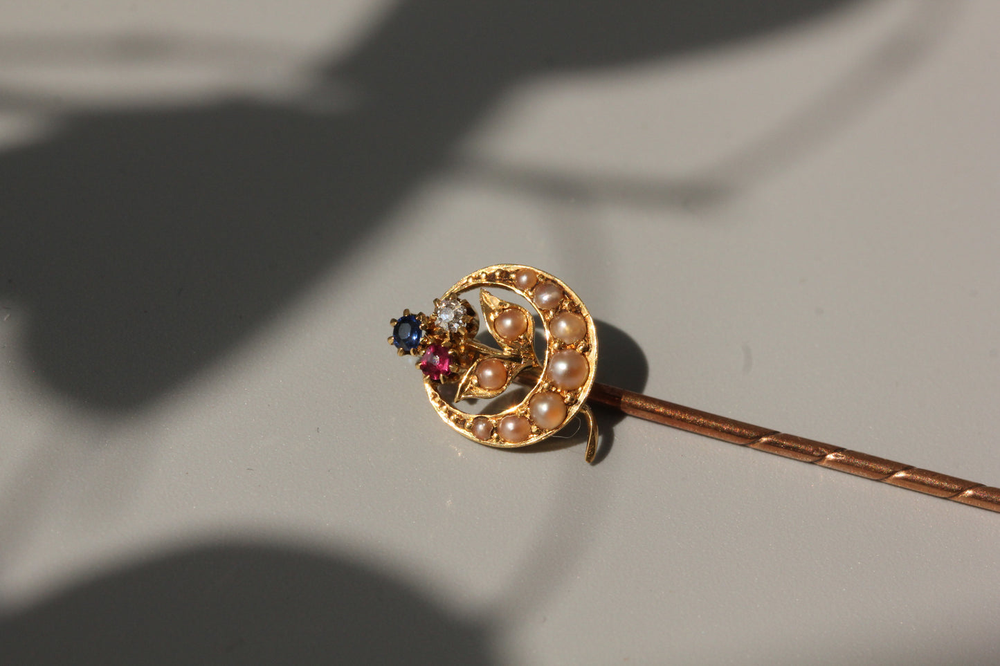 Antique victorian trefoil crescent moon pin, in 18 carat gold