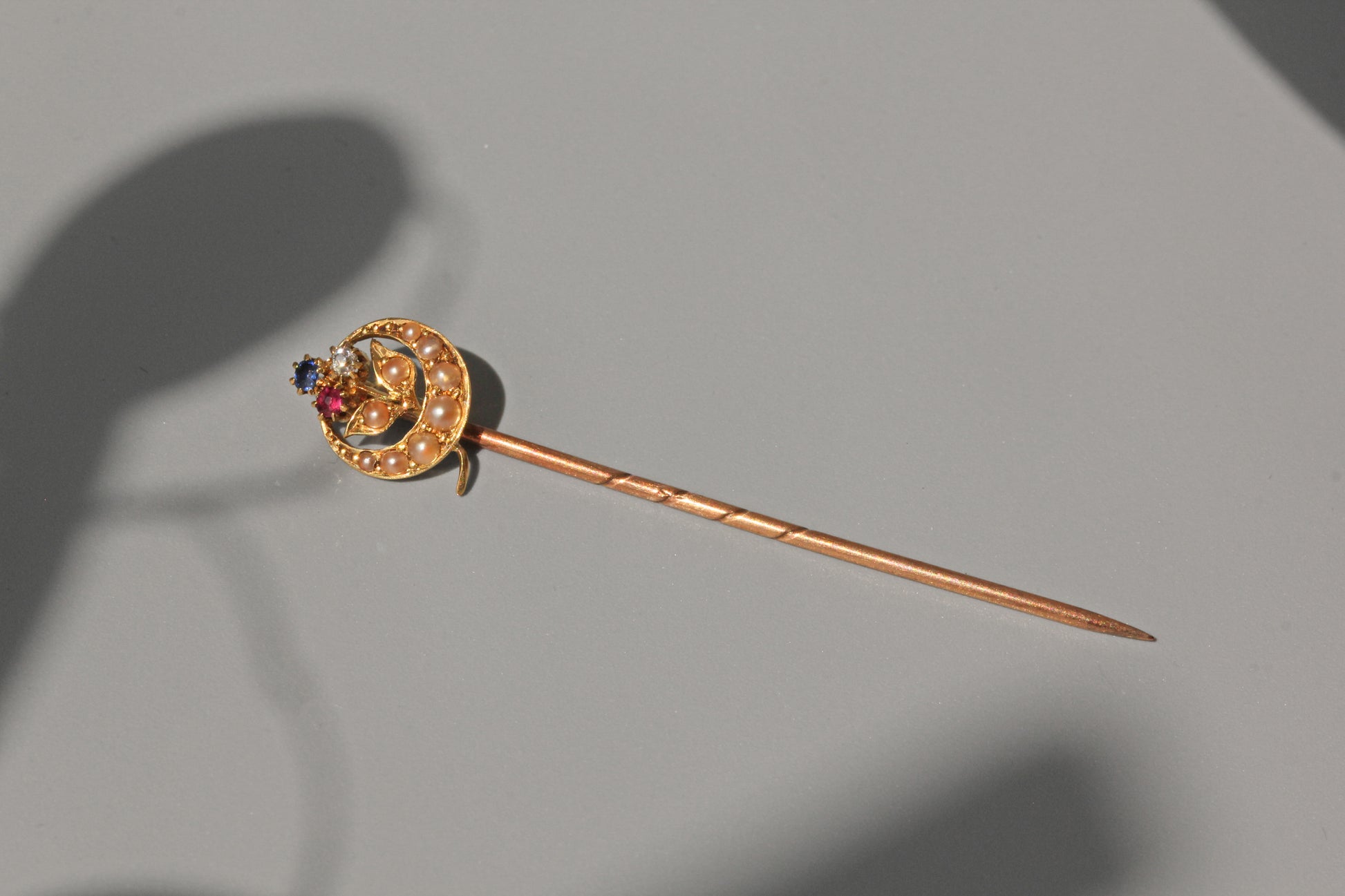 Antique Victorian trefoil crescent moon pin in 18 carat gold full length