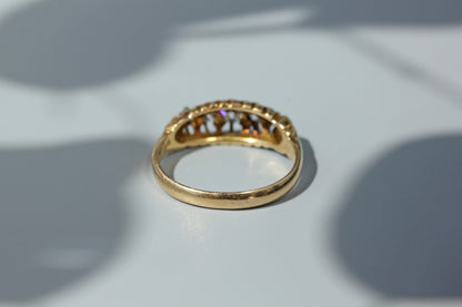 Antique diamond five stone ring, in 18ct gold